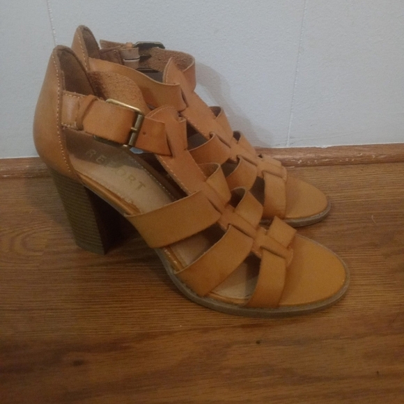 Report Tan Strappy Heels - Picture 2 of 11